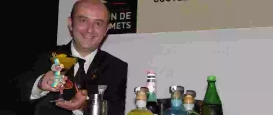 El barman guipuzcoano Ander Danel Sánchez Irigoyen, con su cóctel “Poseidón”,  gana el IV Concurso N