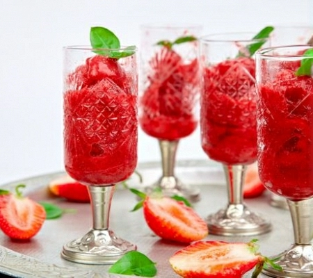 Sorbete de frutos rojos y Licor de Hierbas Panizo
