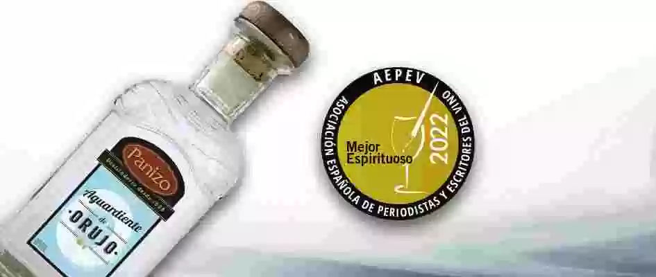 Panizo, premio AEPEV al Mejor Espirituoso del 2022 por su Aguardiente de Orujo